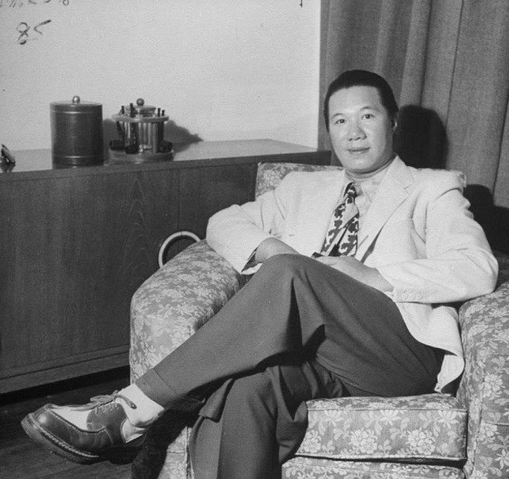 Vào tháng 9/1932, sau khi hoàn thành tú tài Pháp (tương đương với tốt nghiệp trung học), Nguyễn Hữu Thị Lan về nước. Trong một buổi tiệc tại Đà Lạt, vua Bảo Đại gặp Nguyễn Hữu Thị Lan. Hai người đem lòng cảm mến nhau.