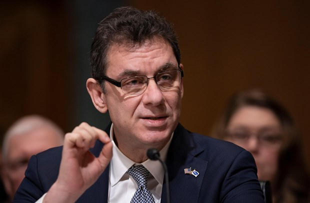 Trong cuộc phỏng vấn với đài ABC, Chủ tịch kiêm giám đốc điều hành của Hãng dược Pfizer, ông Albert Bourla gây chú ý khi đưa ra dự đoán về đại dịch COVID-19 trong thời gian tới. Ông cho rằng thế giới sẽ trở lại cuộc sống bình thường trong khoảng 1 năm tới.