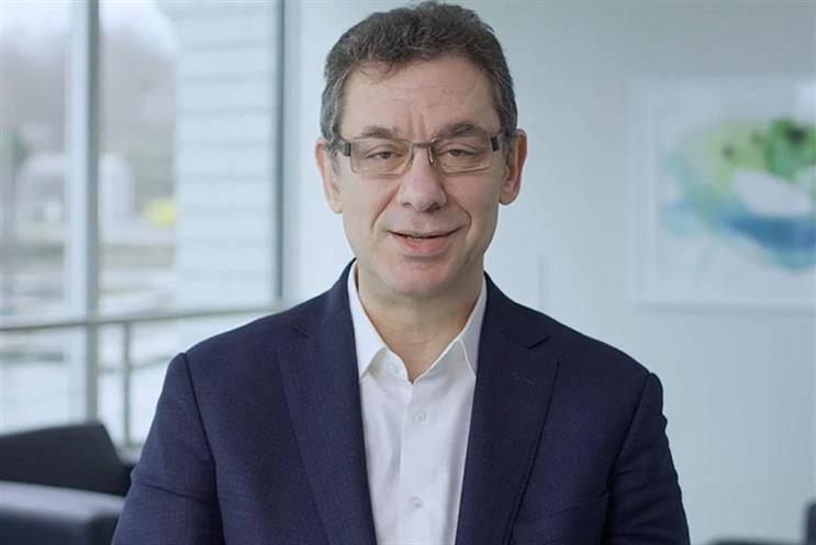 Ông Bourla cũng dự báo trong tương lai con người có thể sẽ cần tiêm nhắc lại vắc xin COVID-19 hàng năm ngay cả khi cuộc sống trở lại bình thường.