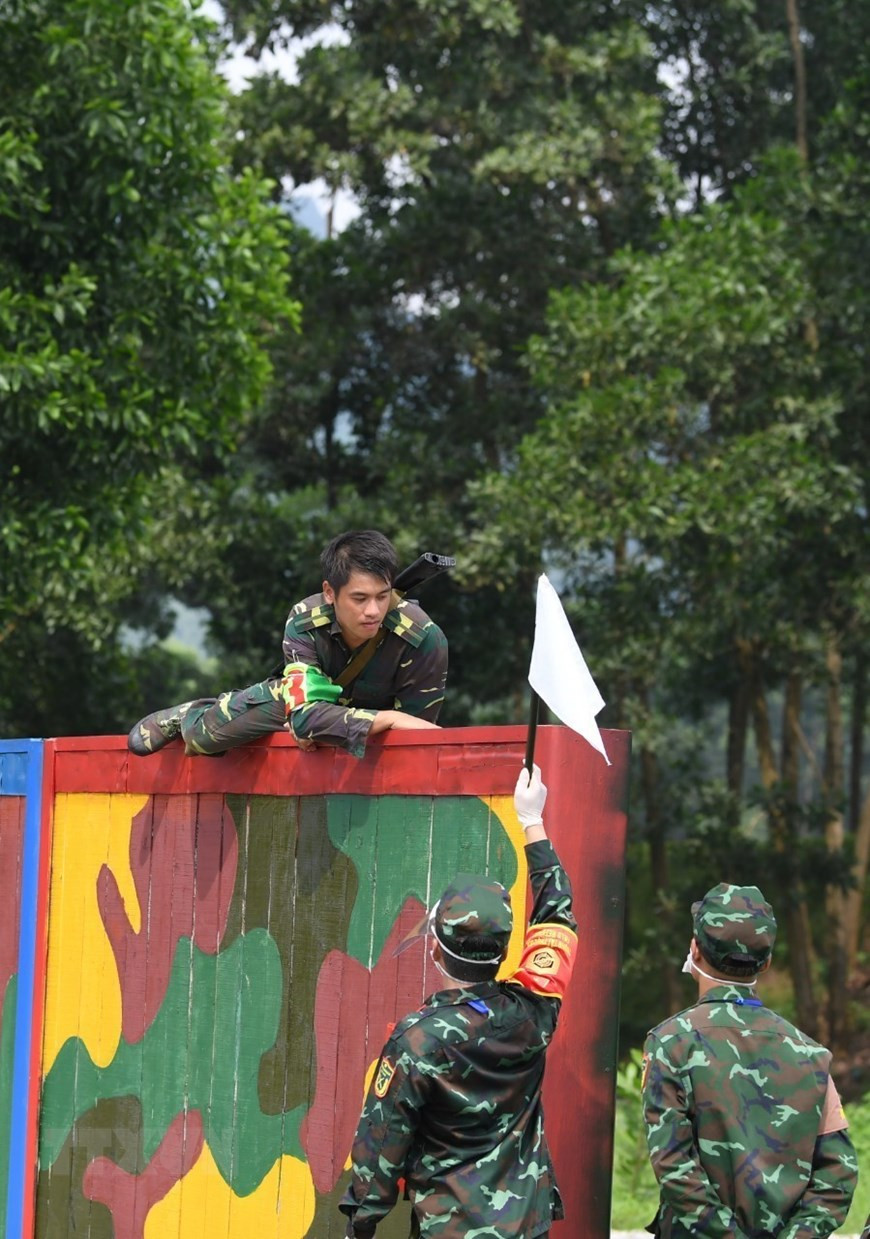 Dự kiến, lễ trao giải và bế mạc nội dung “Xạ thủ bắn tỉa” và "Vùng tai nạn" thuộc khuôn khổ Army Games 2021 diễn ra tại Việt Nam sẽ diễn ra trong sáng 4-9. Trong ảnh: Thí sinh thực hiện bài thi vượt vật cản. (Ảnh: TTXVN phát).