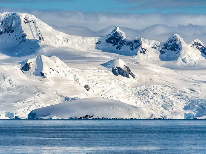 Sau đó, cá chuyên gia ở Cơ quan Khảo sát Nam Cực Anh chuyển âm thanh kỳ bí trên tới ngưỡng mà mọi người đều nghe thấy. Nhờ vậy, nó còn được gọi là "âm thanh từ thế giới khác". Kết quả nghiên cứu cho thấy âm thanh đó thực chất được tạo ra từ những cơn bão địa từ.