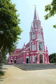 Những bức ảnh, video thực hiện tại nhà thờ màu hồng của giáo xứ Nghĩa Thành được đăng tải trên các mạng xã hội nhận được sự yêu thích, đánh giá cao của công chúng trong và ngoài nước.