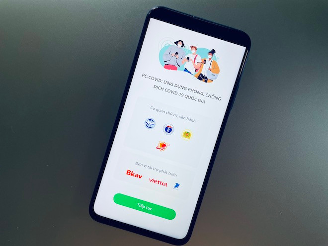 Tuy nhiên, người dùng smartphone Android hiện có thể tải ứng dụng này về thông qua file cài đặt APK được cung cấp tại địa chỉ pccovid.gov.vn. Ảnh: Dân Việt.