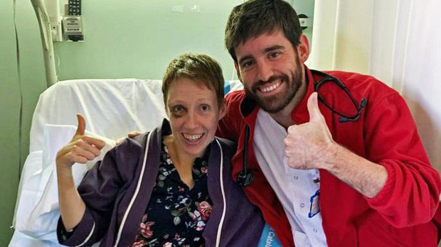 Tại bệnh viện, bác sĩ kiểm tra và phát hiện tim, phổi và thận của Audrey ngừng hoạt động. Nhiệt độ cơ thể cũng giảm xuống dưới 20 độ C. Dù có rất ít cơ hội sống sót nhưng các bác sĩ vẫn cố gắng cứu sống bệnh nhân đang trong cơn nguy kịch. Sau nhiều giờ "chiến đấu với thần Chết", tim của Audrey đập trở lại và sức khỏe dần hồi phục.