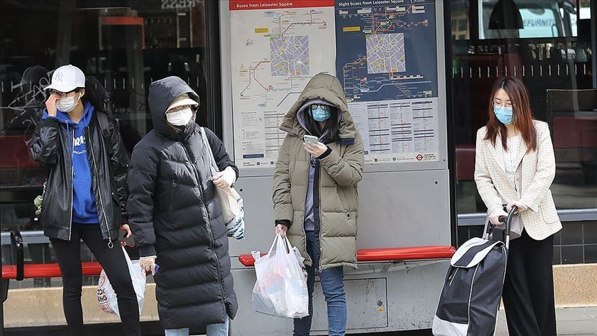 Song song với đó, Chính phủ các nước đẩy mạnh tỷ lệ tiêm vắc xin ngừa COVID-19 cũng như thực hiện các giải pháp nhằm giảm tỷ lệ bệnh nhân chuyển nặng xuống mức thấp.