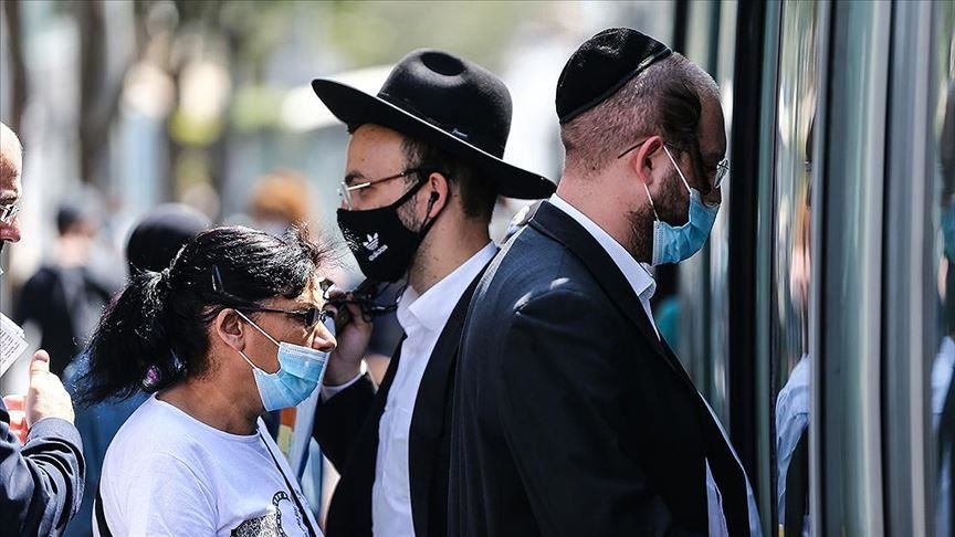 Tại Israel, chính phủ nới lỏng các biện pháp hạn chế từ đầu tháng 2 sau khi đạt được tỷ lệ tiêm chủng cao. Nhờ vậy, người dân từng bước trở lại cuộc sống bình thường khi có thể đến trung tâm thương mại và các điểm du lịch như vườn thú.