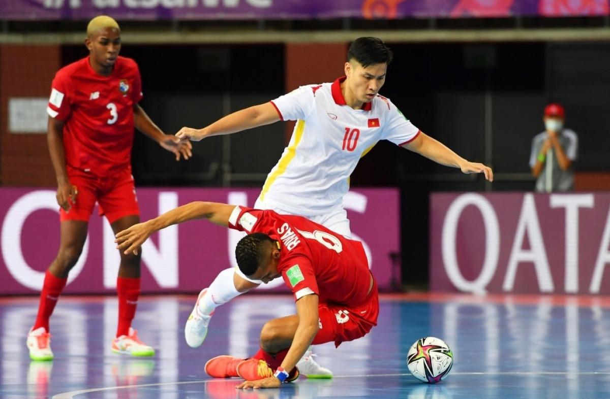 Với chiến thắng này, ĐT Futsal Việt Nam có 3 điểm đầu tiên, tiếp tục nuôi hy vọng giành vé vào thi đấu vòng 1/8 của Futsal World Cup 2021.