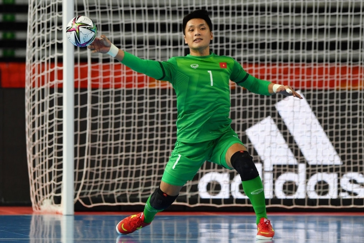 Thủ thành Văn Ý phải liên tục cứu thua cho ĐT Futsal Việt Nam.