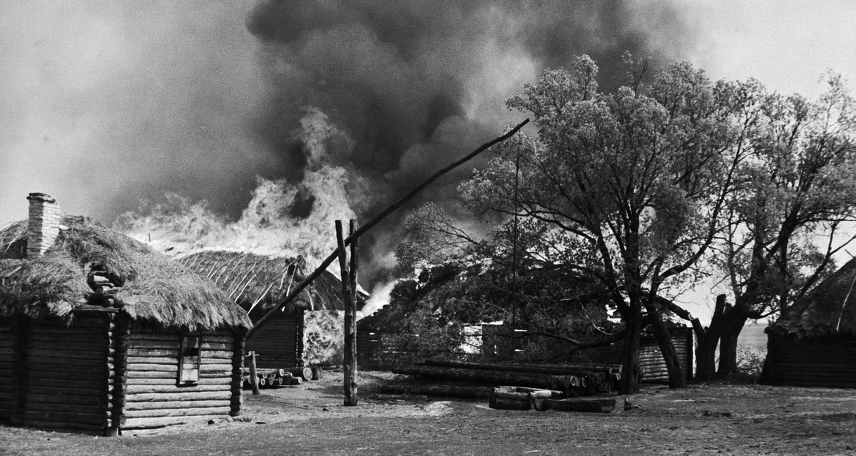 8 ngày sau khi chiếm đóng thủ đô Kiev, binh sĩ Đức quốc xã bắt đầu thực hiện cuộc thảm sát tàn ác.