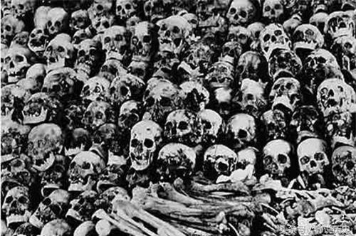 Bên trong mộ cổ này có khoảng 80.000 m3 đất. Để bảo vệ nguyên vẹn nơi này, các chuyên gia không sử dụng máy móc hay thiết bị lớn. Do đó, các chuyên gia tiến hành khai quật thủ công. Điều này khiến cuộc khai quật kéo dài 10 năm.