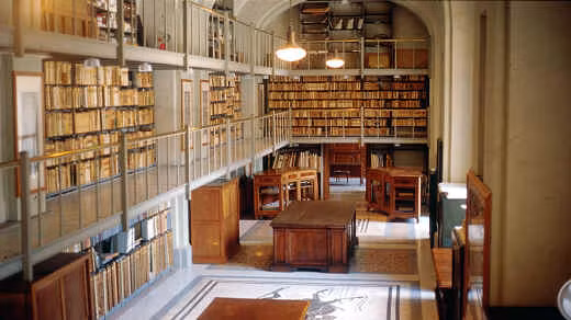 Ngoài Đức Giáo hoàng và một số chức sắc cấp cao ở Vatican chỉ có một số học giả được cho phép tiếp cận cấm địa này để phục vụ học tập, nghiên cứu.