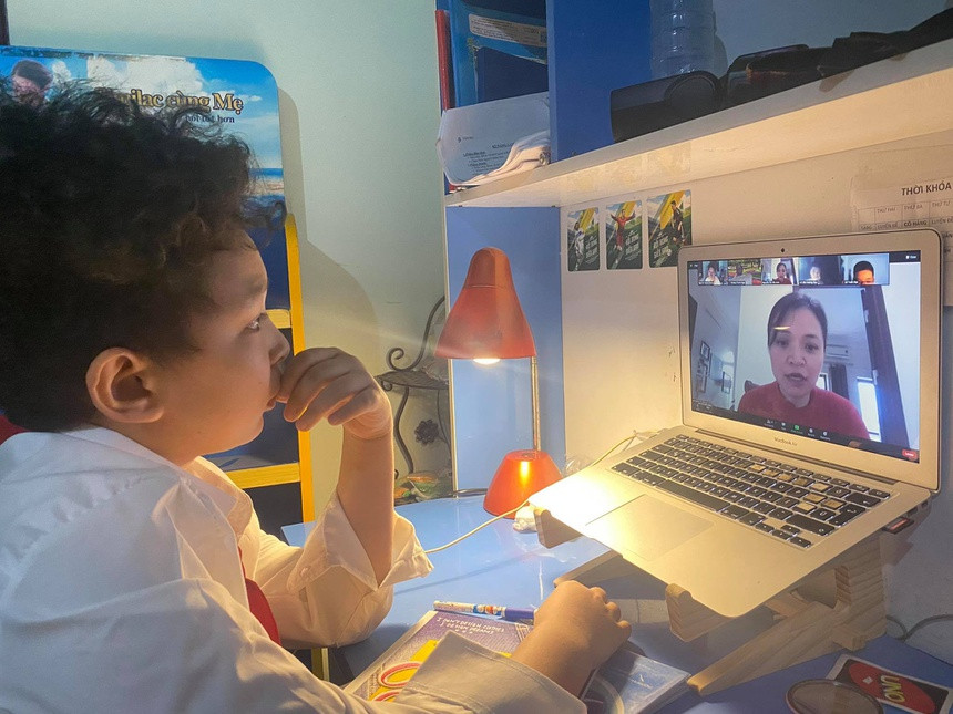 Để hỗ trợ cho việc học tập online của giáo viên và học sinh, nhà cung cấp dịch vụ mạng FPT Telecom cho hay kể từ tháng 5 đã chủ động tăng gấp đôi băng thông cho toàn bộ các khách hàng. Ảnh: Zing.