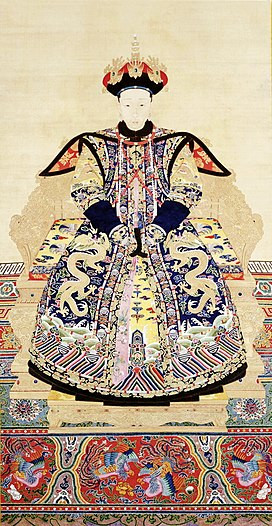 Theo sử sách, Lệnh Ý Hoàng quý phi sở hữu nhan sắc xinh đẹp, quyến rũ và thông minh. Vào năm Càn Long thứ 9 (1745), Ngụy Giai thị trở thành Ngụy Quý nhân, rất nhanh sau đó được phong Lệnh tần, Lệnh phi rồi đến Hoàng Quý phi.