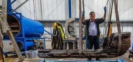 Vì vậy, giới chuyên gia chạy đua với thời gian để bảo quản cỗ quan tài tránh để nó bị phá hủy hoàn toàn. Kết quả nghiên cứu cho thấy, quan tài làm bằng gỗ có kích thước 3m x 1m.