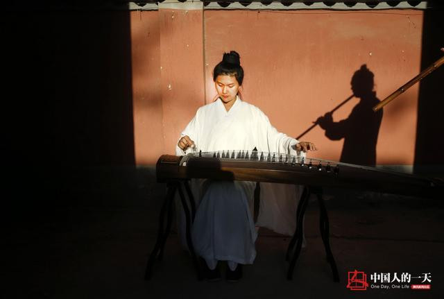 Về sau, Lưu Cảnh Hoa đến Trùng Dương cung dưới chân núi Chung Nam để chuyên tâm tu luyện Đạo giáo. Chính vì vậy, nhiều người khen ngợi cô là Tiểu Long Nữ ngoài đời thực.