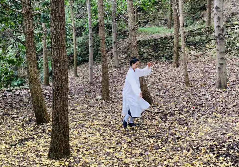 Đúng như lời đạo sĩ nói, Lưu Cảnh Hoa về sau chia tay bạn trai và xuất gia sau khi tốt nghiệp đại học. Đến năm 2016, cô trở thành người chủ trì Tụ Tiên đạo quán.