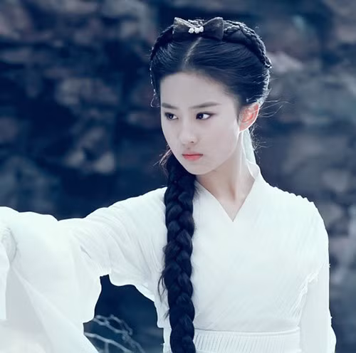 Những chi tiết về hoạt tử nhân mộ mà Kim Dung đề cập đến trong tác phẩm "Anh hùng xạ điêu" không phải là hư cấu. Trên thực tế, chân núi Chung Nam (ngày nay thuộc thị trấn Tổ Am, quận Hộ Ấp, thành phố Tây An) là nơi Vương Trùng Dương - người sáng lập phái Toàn Chân - tu luyện Đạo giáo.