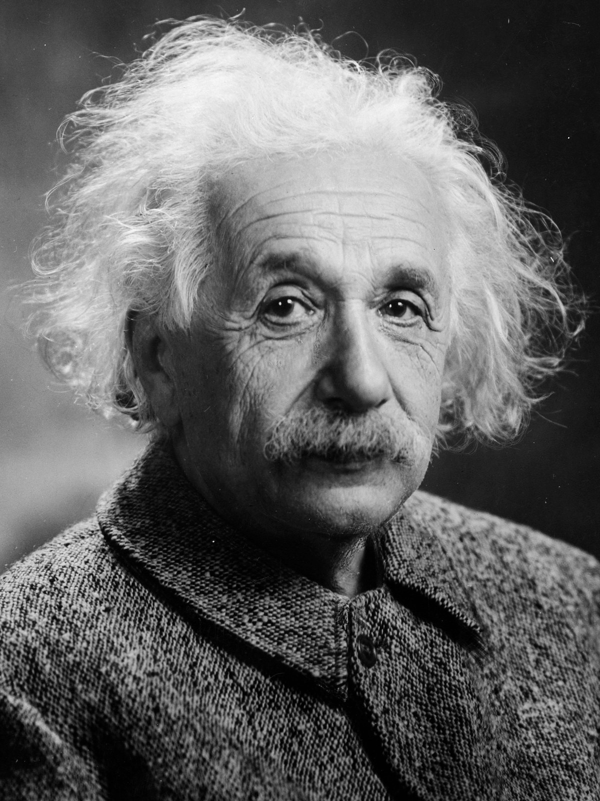 Nhà khoa học vĩ đại Albert Einstein là một trong những nhân vật vĩ đại nhất thế kỷ 20. Ông được nhiều người nhớ đến với thành tựu trong việc phát triển lý thuyết tương đối tổng quát - một trong hai trụ cột của vật lý hiện đại.
