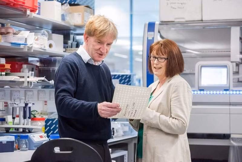 Nhờ vậy, giá mỗi liều vắc xin COVID-19 do Oxford/AstraZeneca phát triển hiện chỉ có giá khoảng 3 USD.