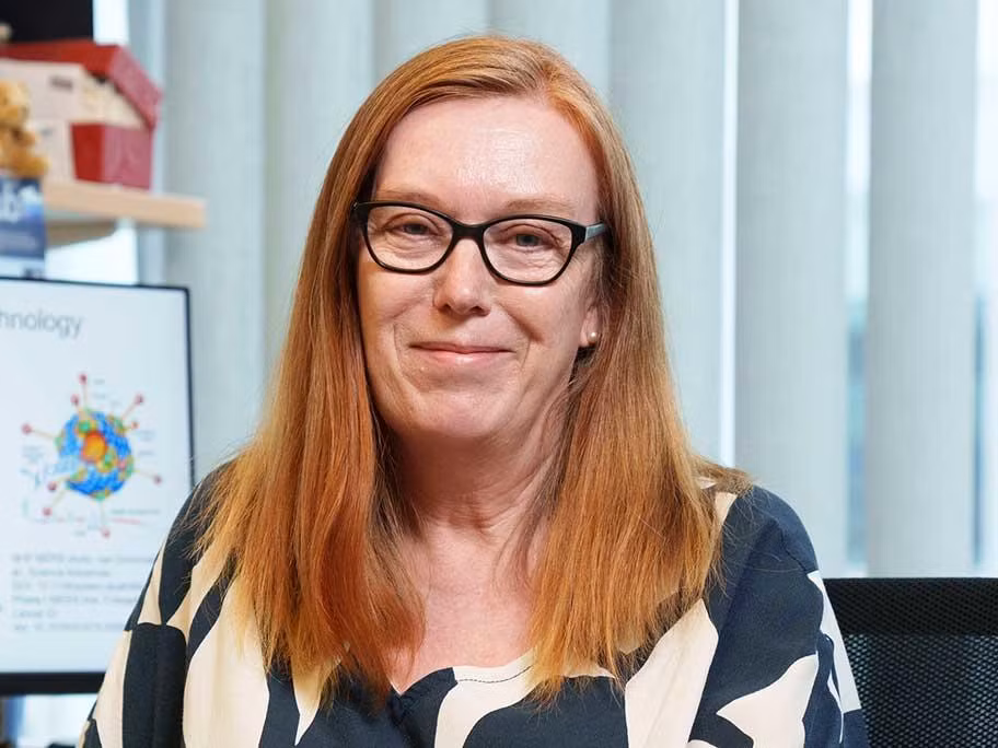 Trong số các giải pháp, tiêm chủng được nhiều nước trên thế giới ưu tiên, đặt lên vị trí hàng đầu. Các chuyên gia khác cũng cho rằng vắc xin ngừa COVID-19 là chìa khóa quan trọng để đẩy lùi đại dịch này.