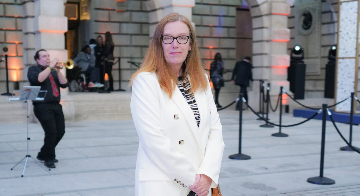 Vì không còn nhiều chỗ để lây lan nên virus SARS-CoV-2 khó có thể tạo ra những biến chủng nguy hiểm mới. Đến cuối cùng, nó sẽ trở thành các loại virus corona theo mùa khác như loại gây bệnh cảm lạnh và viêm đường hô hấp.