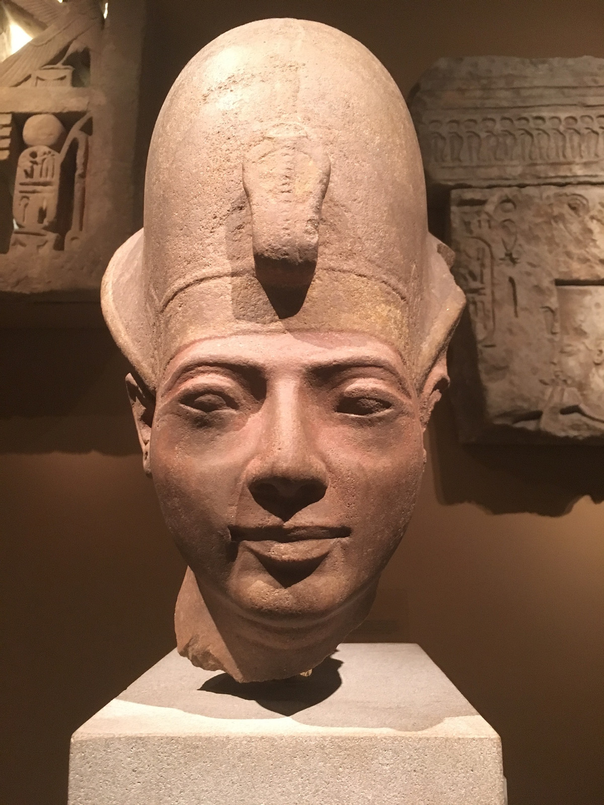 Theo các sử liệu, Ramesses III là pharaoh thứ hai của Vương triều Ai Cập thứ 20. Ông trị vì đất nước từ tháng 1187 trước Công nguyên - 1156 trước Công nguyên.