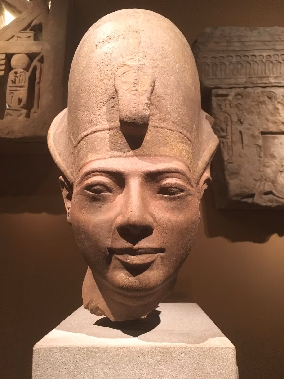 Theo các sử liệu, Ramesses III là pharaoh thứ hai của Vương triều Ai Cập thứ 20. Ông trị vì đất nước từ tháng 1187 trước Công nguyên - 1156 trước Công nguyên.