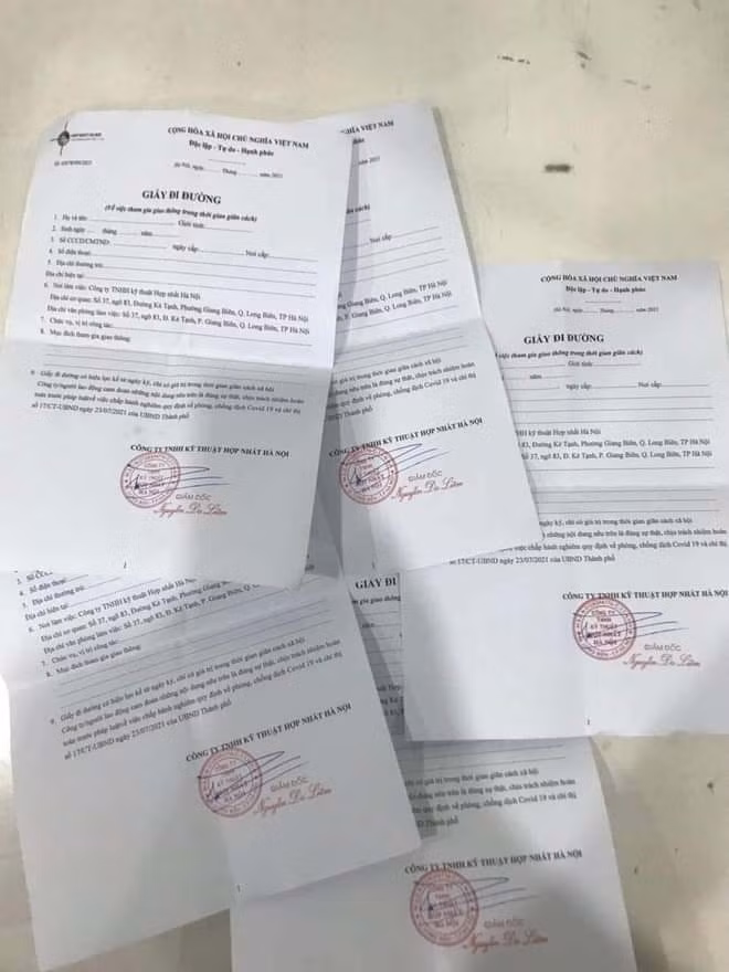 Cong an kiem tra, co giay di duong o Ha Noi nhung khong biet cong ty