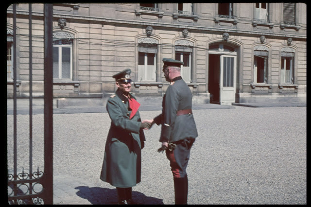 Hai quan chức cấp cao phát xít Đức ở Paris.