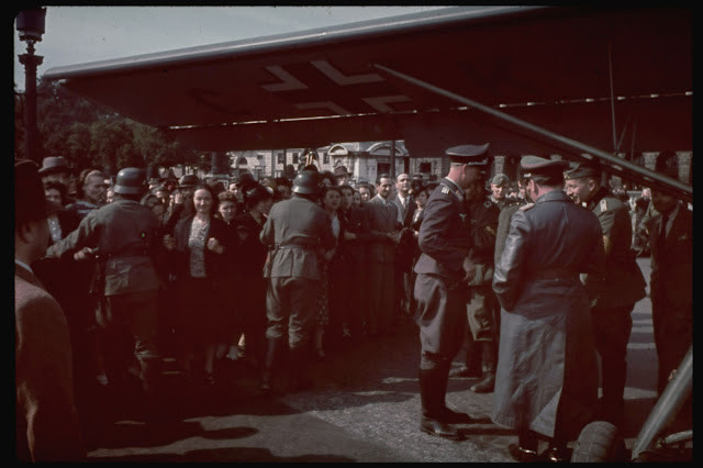 Sau khi quân Đức quốc xã chiếm đóng Paris, hàng ngàn người dân bị bắt giữ, thẩm vấn và tra tấn.