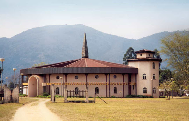 Swaziland: Quốc gia nhỏ bé ở miền nam châu Phi này có luật cấm các phù thủy cưỡi chổi bay cao hơn 150m.