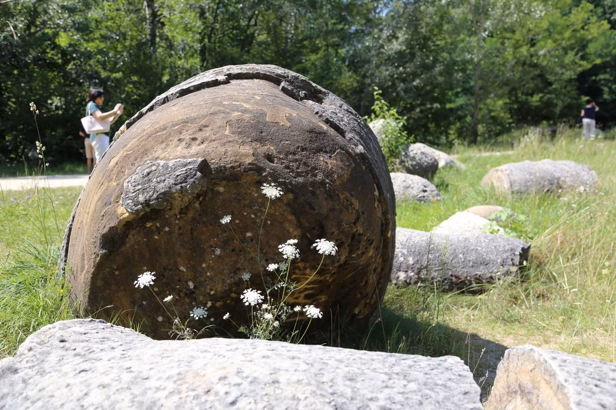 Với đặc điểm đặc biệt như vậy, những tảng đá trovants ở ngôi làng Costesti đã được UNESCO công nhận là Di sản Thế giới.