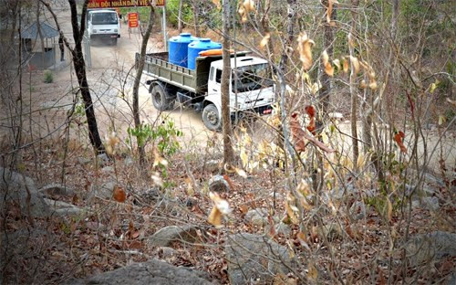Đảng ủy, chỉ huy Lữ đoàn Công binh 25 xác định, ngoài nhiệm vụ chính trị trọng tâm, các đơn vị đóng quân nơi khô hạn khắc phục khó khăn, tham gia bảo đảm nước sinh hoạt cho người dân.