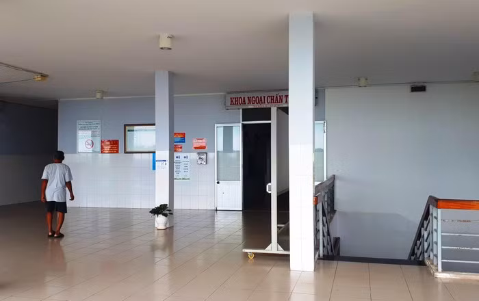 Vu co giao bi phu huynh danh tai lop hoc: Ong noi cung tung den truong doi danh-Hinh-2