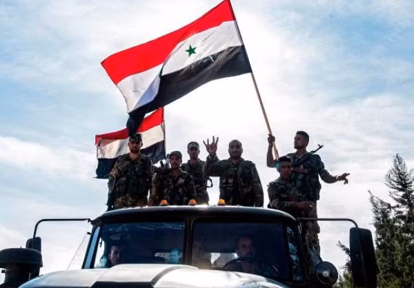 "Lực lượng chính phủ Damascus đang tuần tra những khu vực này để đảm bảo rằng không có thiết bị nổ nào bị gài sau khi các tay súng thánh chiến rút lui", AMN đưa tin. Ảnh: AMN.