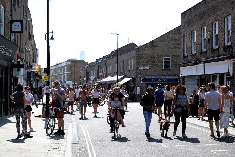 Trước đó, ngày 11/5, Chính phủ Anh đã công bố kế hoạch dỡ bỏ lệnh phong tỏa đất nước. Theo Reuters, lộ trình đưa đất nước quay lại nhịp sống bình thường của Chính phủ Anh gồm 3 bước.