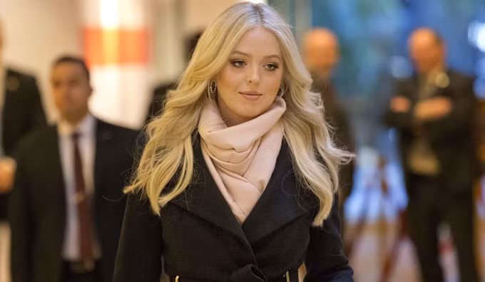 Con gái út của ông Trump từng làm thực tập cho Tạp chí Vogue năm 2015 và là người mẫu cho nhà thiết kế thời trang Andrew Warren tại Tuần lễ thời trang New York vào năm 2016. Ảnh: AP.