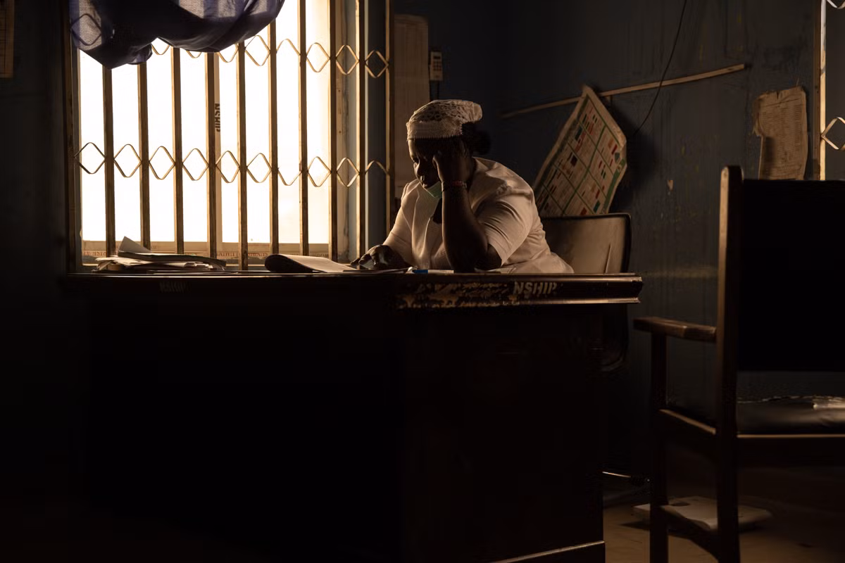 Dai dich COVID-19 de doa “nhung nguoi cung kho” o Nigeria-Hinh-3