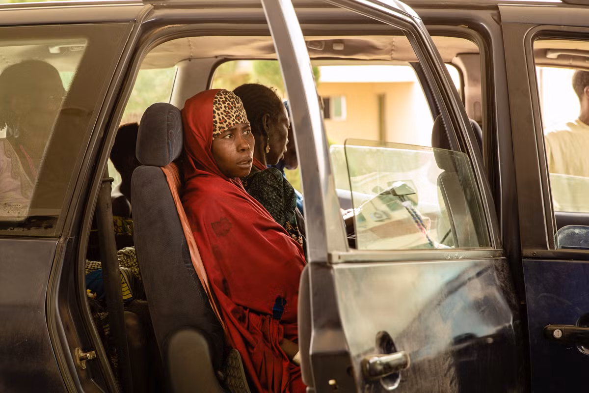 Dai dich COVID-19 de doa “nhung nguoi cung kho” o Nigeria-Hinh-12