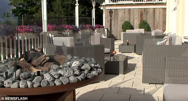 Không gian bên ngoài khách sạn ở Bavaria. Daily Mail cho biết, Quốc vương Thái Lan dành phần lớn những tuần qua ở đây, trừ những ngày trở về Thái Lan.