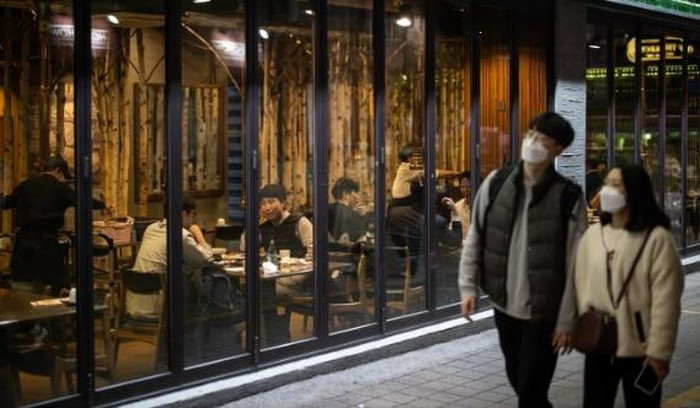 Để khuyến khích những người không muốn tiết lộ danh tính đi làm xét nghiệm, thành phố sẽ cung cấp các xét nghiệm ẩn danh miễn phí. Ảnh: SCMP.