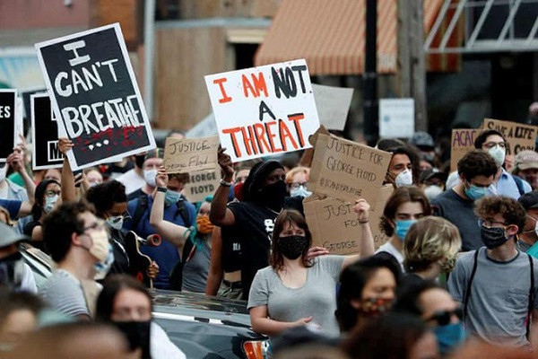 Hang tram nguoi bi bat trong cac cuoc bieu tinh lan rong tai My