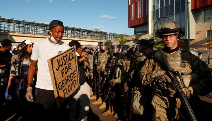 Hang tram nguoi bi bat trong cac cuoc bieu tinh lan rong tai My-Hinh-2