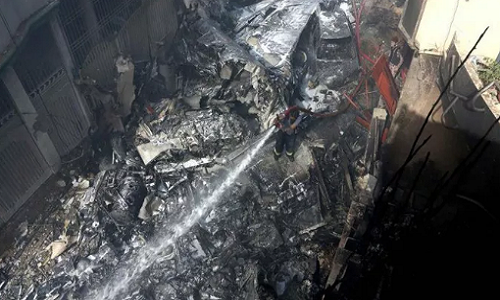 Ba lan phot lo canh bao, phi cong Pakistan hai chet gan 100 nguoi?