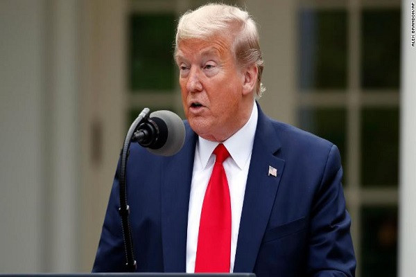 Ong Trump: Khong dong cua dat nuoc du co lan song COVID-19 thu 2