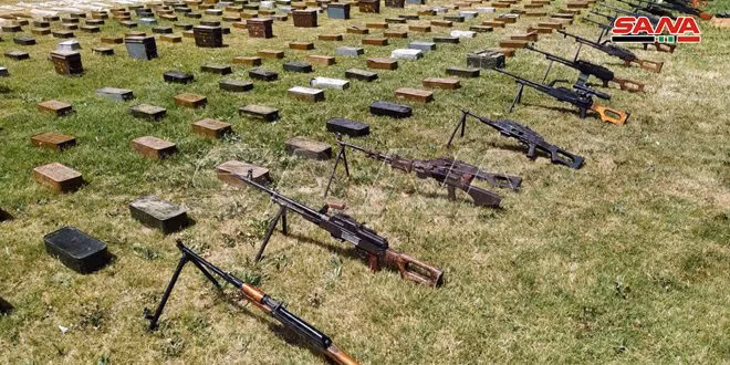 Theo Al Masdar News ngày 19/5, Quân đội Syria đã thu giữ một số lượng lớn vũ khí, tên lửa mà nhóm khủng bố bỏ lại ở khu vực phía nam nước này. (Nguồn ảnh: SANA).