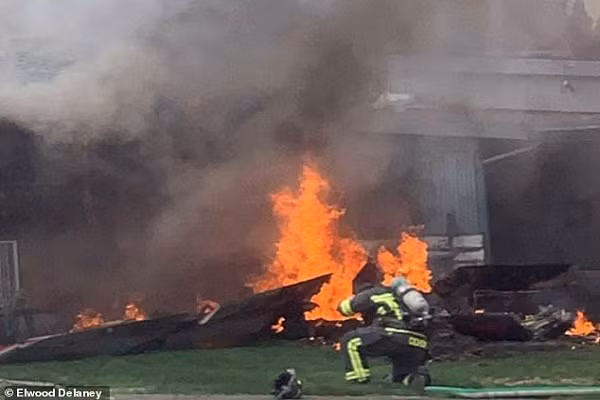 Hien truong may bay trinh dien Canada lao xuong nha dan, chay ngun ngut-Hinh-3