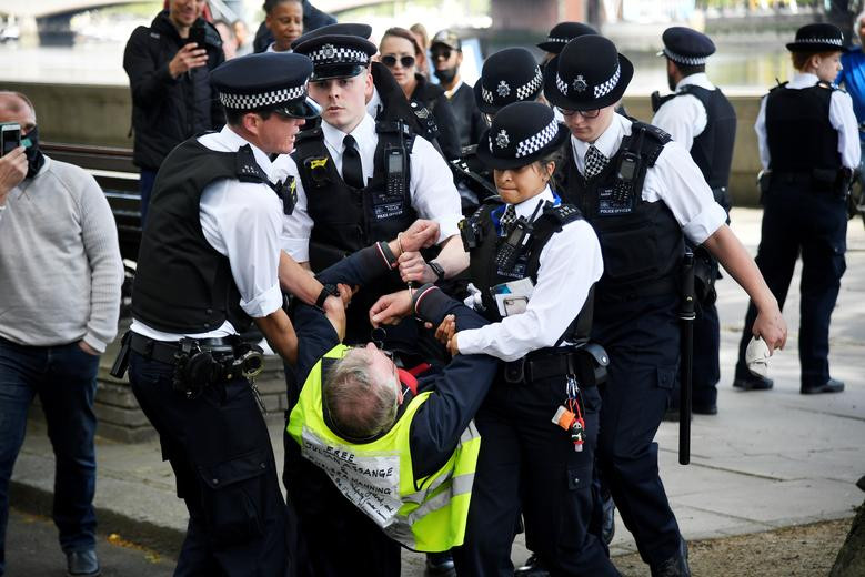 So ca tu vong vi COVID-19 cao nhat Chau Au, nuoc Anh gio ra sao?-Hinh-9