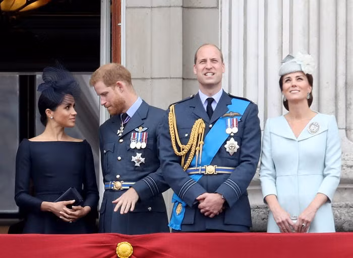 Markle trở thành thành viên cấp cao của Hoàng gia Anh, cùng Hoàng tử Harry và Công tước, Nữ công tước xứ Cambridge tham dự các sự kiện chính thức tại Cung điện Buckingham.