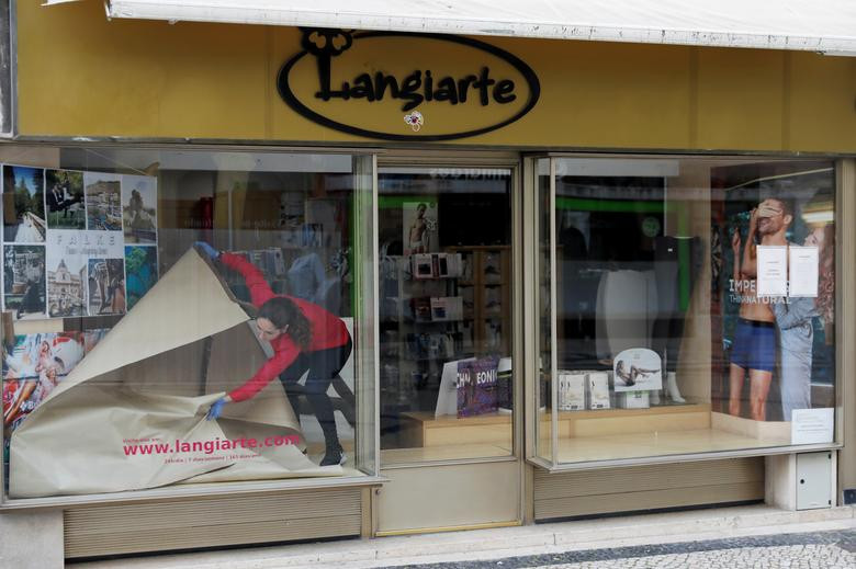 Dai dich COVID-19: The gioi ra sao sau khi noi phong toa?-Hinh-13